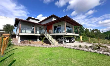 Casa Nova com 3 Suítes em Areias do Macacu – A Minutos da Praia, com Área Gourme