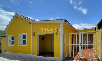 A Casa Amarela - Centro Histórico de Garopaba – 100 metros da Praia