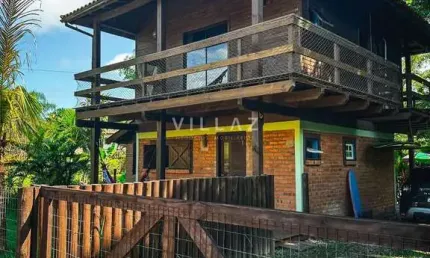 Casa Mobiliada c/ Lagoa Privativa – Frente à Surfland SC