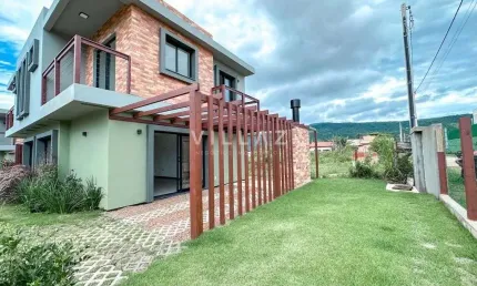Casa com 3 Dormitórios em Condomínio Fechado. Ambrósio - Garopaba
