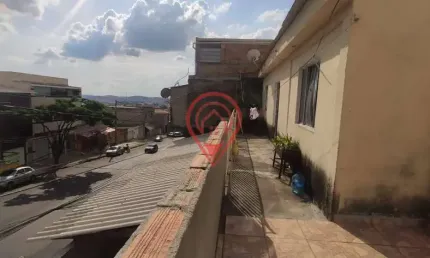 Casa com 02 barracões no bairro Brasil Industrial na região do Barreiro em Belo Horizonte lote 150 m²