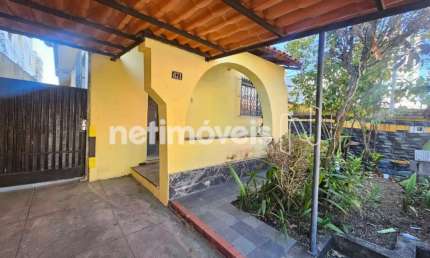 Casa com 3 quartos para alugar na Rua Célia de Sousa, Sagrada Família, Belo Horizonte