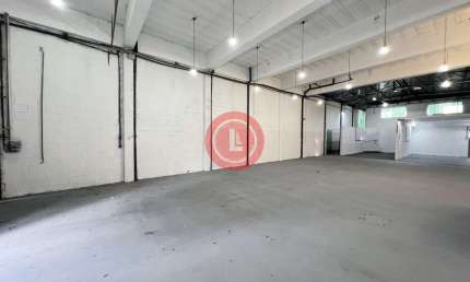 Galpão Comercial para Locação em Mauá-SP: 6 salas, 4 banheiros, 4 vagas e 300m² na Vila Bocaina!