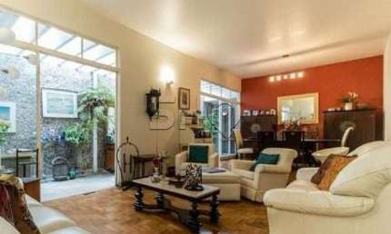 Casa com 3 quartos à venda na Rua Cássio Martins Vilaça, 261, Pacaembu, São Paulo por R$ 2.300.000