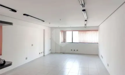 Sala comercial à venda na Rua Antônio Raposo, Lapa, São Paulo