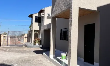 Disponível para locação  sobrado com 03 quartos  no centro de cuiabá