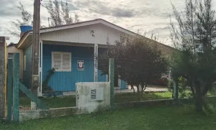 Imperdível: Linda Casa Mista em Pinhal Sul – Apenas 150m do MAR!