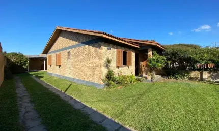 Linda Casa com Anexo no Coração de Cidreira!  Alto padrão