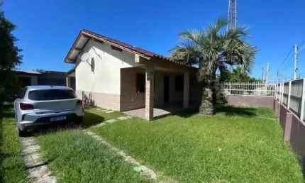 Oportunidade ️ Próxima à Concha Acústica no Centro de Cidreira – Casa a Apenas 200m do Mar!