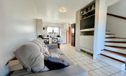 Sobrado em Capão Novo em condominio com infra estrutura