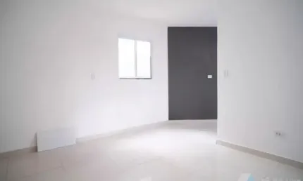 Apartamento à venda com 56m², 2 quartos sendo 1 suíte e 2 banheiros.
