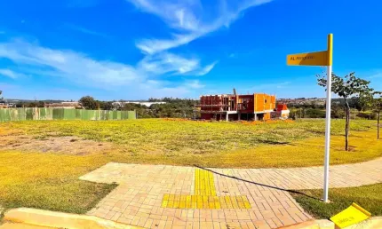 Terreno de Esquina à Venda no Condomínio Terras Alpha em Votorantim/SP