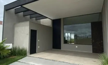 Linda Casa Térrea à Venda no Condomínio Villagio Wanel em Sorocaba/SP