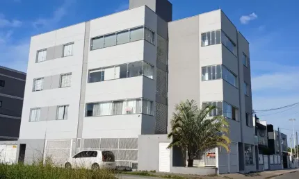 Apartamento 02 dormitórios(sendo 1 suíte) há 150m da praia
