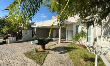 Casa em condomínio fechado com 3 quartos à venda na Avenida Comunidade Europeia, Residencial Euroville II, Bragança Paulista, 222 m2 por R$ 1.800.000