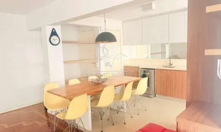 Apto reformado com 3 dormitórios, sendo 1 suíte, possui 3 banheiros, 1 vaga de garagem, 2 salas.