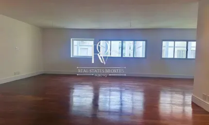 Um imóvel reformado com preço excelente uma oportunidade no Jardim América, na parte plana do bairro.