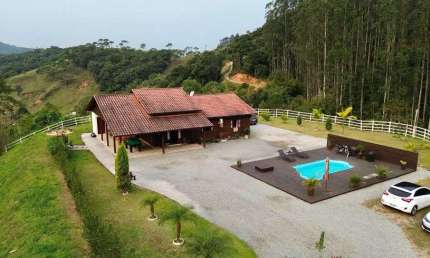 (Porteira fechada) Linda chácara, a 3km do centro de Águas Mornas SC com 3.585,00 m²