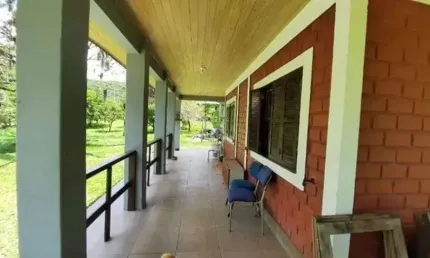 Sítio com 4.5 Hectares em Palhoça com Escritura Pública, plano com casa. Prox. praias de Palhoça.