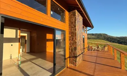 CASA EM CONSTRUÇÃO À VENDA EM RANCHO QUEIMADO - * TERRENO POSSUI 02 HECTARES, 100% CERCADO