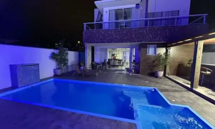 (Porteira fechada) Vendo linda casa de Alto Padrão localizada no bairro Pedra Branca - Palhoça SC
