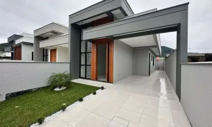 Sua casa com belíssimo acabamento em São José SC - financiável. Me chame p mais informações
