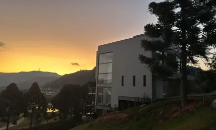 Vende-se linda casa de alto padrão em rancho queimado sc - uma vista livre