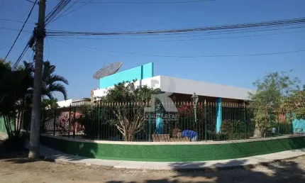 Casa com 4 dormitórios à venda, 256 m² por R$ 800.000,00 - Coqueiral - Araruama/RJ