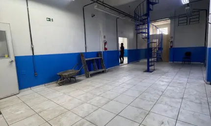 Galpão Comercial para aluguel com 600m2 na Avenida Tefe