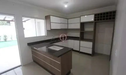 Excelente sobrado localizado no centro Pirabeiraba em Joinville.