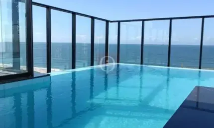 Apartamento residencial a poucos metros da praia em piçarras/sc.