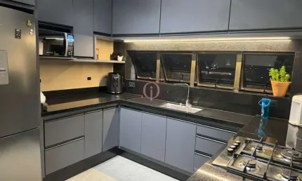 Apartamento amplo, semimobiliado no bairro anita garibaldi.