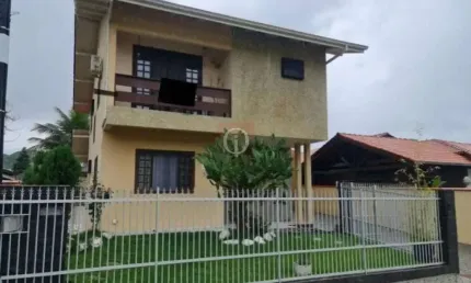 Sobrado averbado com edícula no bairro saguaçu, em joinville/sc.