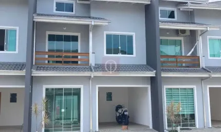 Sobrado geminado em condomínio fechado no bairro Floresta !