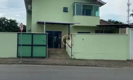 Sala comercial com 24m², com banheiro.  Localizada no bairro Boa vista próximo ao supermercado pague menos.