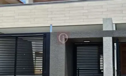 Amplos geminados prontos para morar no bairro Santo Antônio em Joinville/SC.