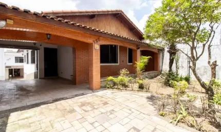 Casa à venda em Tucuruvi, com 3 quartos, 1 suíte, 3 banheiros, 10 vagas de garagem, 180m²