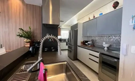 Localizado em uma das regiões mais desejadas de Santos, no bairro Marapé, este excelente apartamento de 84m² oferece conforto, praticidade e uma estrutura completa para toda a família.