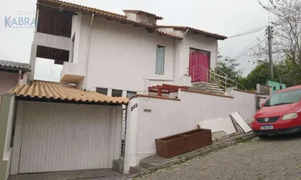 Apartamento com 2 quartos para alugar na Santos Dumont, 229, Roçado, São José, 100 m2 por R$ 2.500