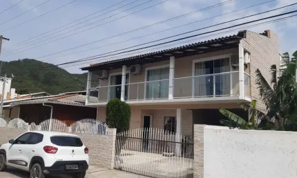 02 Casas com 2 Casas de 3 e 2 dormitórios - Ribeirão da ILHA
