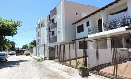 Prédio com 6 Apartamentos - Ingleses do Rio Vermelho