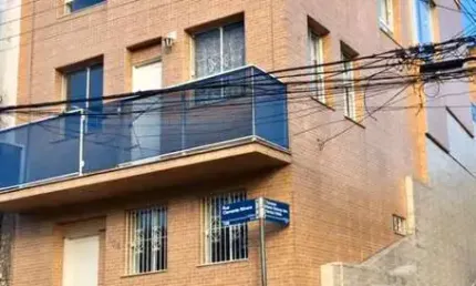 Prédio com 3 Apartamentos - Centro de Florianópolis.