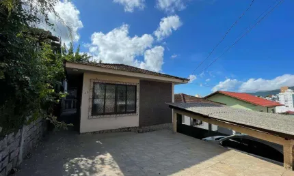Casa com 2 quartos para alugar na Rua Heraldo Dias, 43, Pantanal, Florianópolis