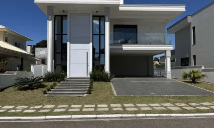 Casa à venda em condomínio no Rio Vermelho com 4 suítes, 225 m² por R$ 1.550.000.