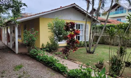Casa com 3 quartos à venda na Travessa das Flores, 89, Campeche, Florianópolis, 169 m2 por R$ 1.500.000