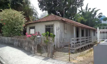Terreno à venda na Rua Santo Antônio, 10, Barreiros, São José por R$ 1.500.000