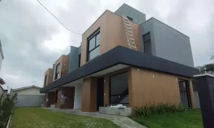 Venha morar em um sobrado novinho, localizado em um loteamento planejado no Campeche!