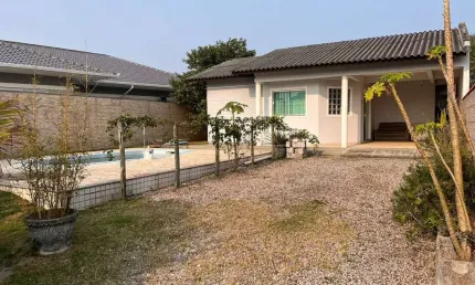 Casa com amplo terreno perto da praia Mar aberto - Palhoça