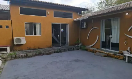 Casa com 2 quartos para alugar na Servidão Capitão Carlos Lamarca, 49, Campeche, Florianópolis