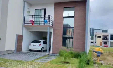 Casa com 3 quartos à venda na Avenida Wilian Castelo Branco, 700, Beira Rio, Biguaçu
